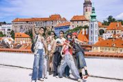 Fotografie čínských turistů v Česku