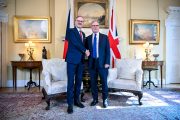 Fotografie britského a českého premiéra