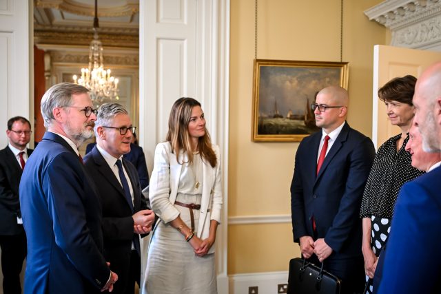 Fotografie premiérů ČR a Británie při setkání s českými podnikateli