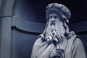 Ilustrační fotografie sochy da Vinciho