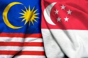 Ilustrační fotografie vlajek Singapuru a Malajsie
