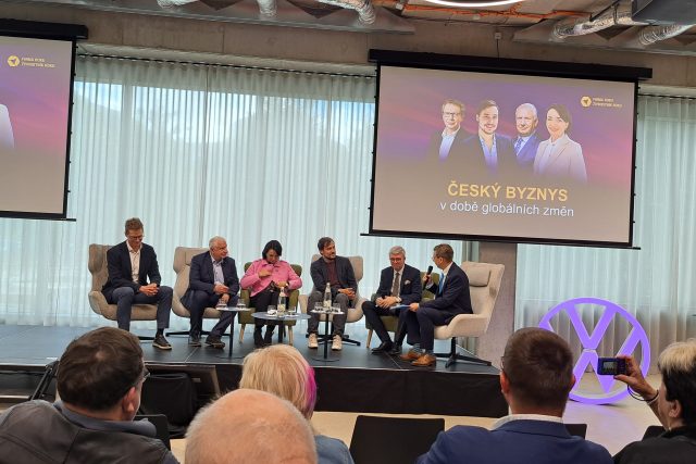 Účastníci panelu k vyhlášení Absurdity roku 2026