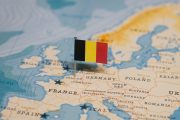 Ilustrační fotografie belgické vlajky na mapě