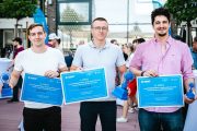 Adam Kolek, vítěz Podnikavé hlavy (uprostřed), zleva Dominik Voráč, zprava David Novotný.