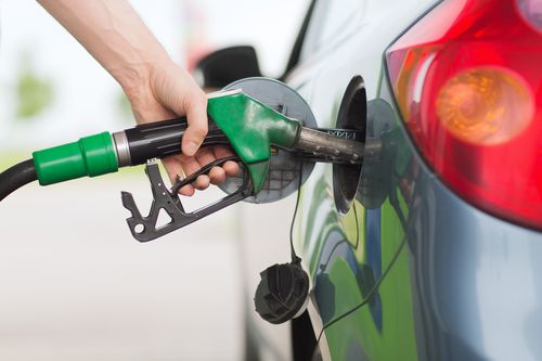 Jak snížit emise: Němci zvažují zdražení benzínu i tvrdé kvóty na elektroauta