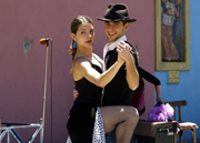 Argentinské tango se zatím naučilo tančit jen několik českých firem