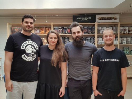 Zleva spolumajitelé firmy Matouš Hloušek a Aneta Hloušek Karamanová a dále část kolektivu Gamemat, autor: Gamemat