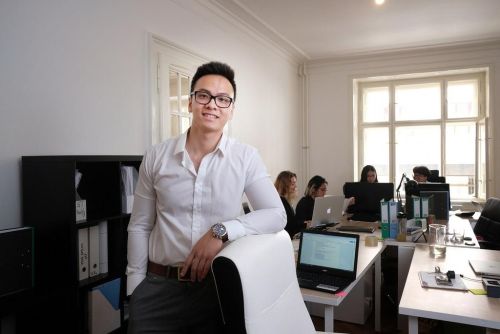 Nguyen Vuong Thien provozuje s bratrem firmu Vietjobs, autor: Hynek Glos/Euro 