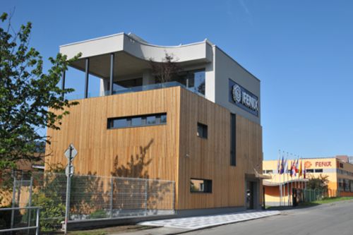 Inovativní kancelářská budova v Jeseníku využívá solární panely a baterie. Foto: Fenix Group