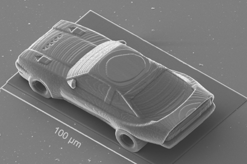 Auto velikosti průměru lidského vlasu. Foto: IQ Structures