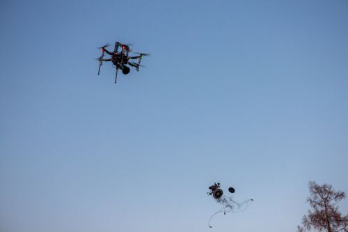 Český lovec dronů. Autonomní stroje hlídají bezpečí na letištích