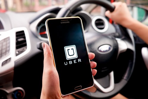 Kontroloři Finanční správy se zaměří na služby typu Uber
